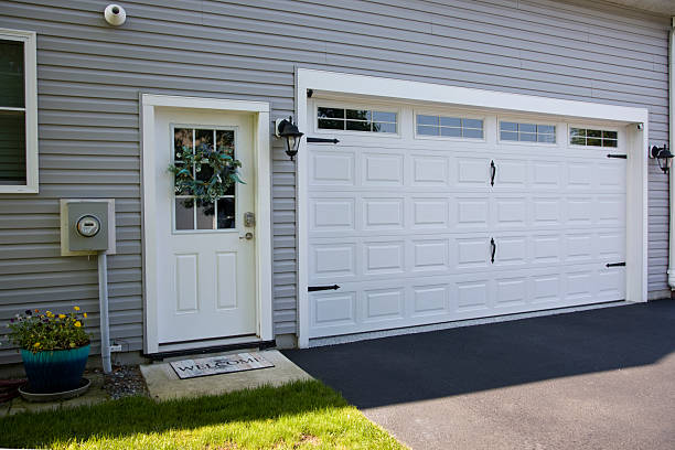 24/7 Emergency Garage Door Panel Replacement experts in Poplarville, MS